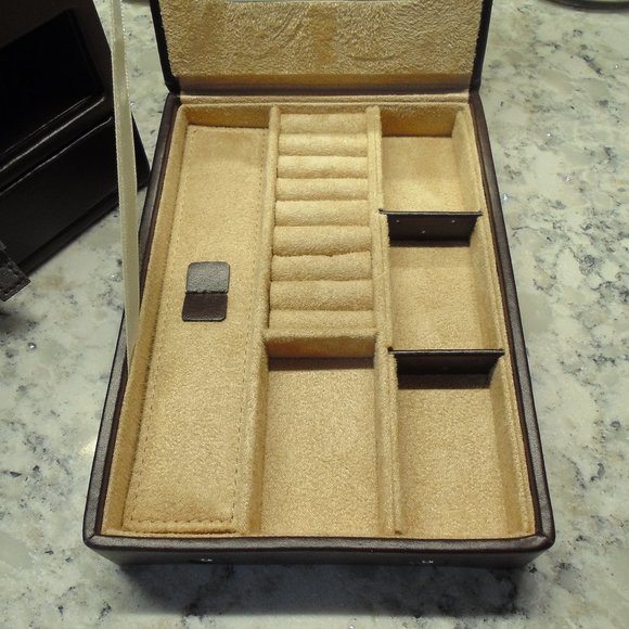 Women's Red Envelope Leather Jewelry Box - Picture 2 of 9